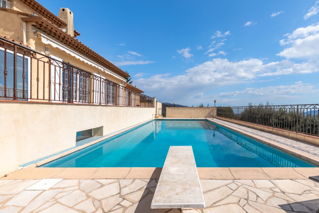 VENDU - 990 000 € / Villa vue mer avec piscine et vue panoramique sur l'Estérel IMG 6394 HDR 1024x683