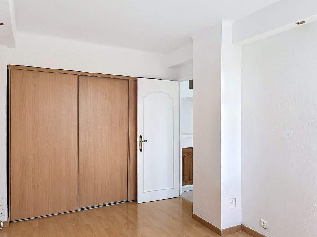 VENDU- Appartement 2 pièces à vendre à Grasse 39 m² avec balcon, cave et option parking Cyril Selle 0011 1 1024x768